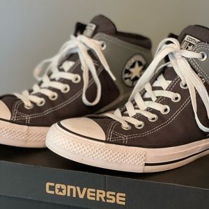 Converse Mens Size 9.  Barely worn.